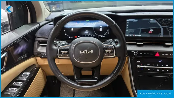 KIA CARNIVAL GASOLINE 7-SEATER SIGNATURE