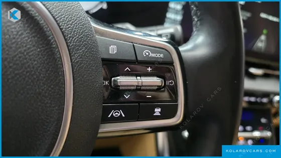 KIA CARNIVAL GASOLINE 7-SEATER SIGNATURE