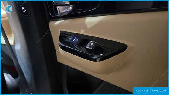 KIA CARNIVAL GASOLINE 7-SEATER SIGNATURE
