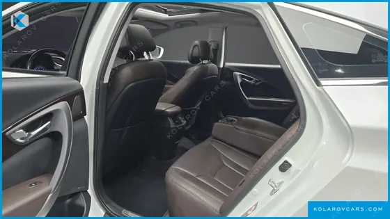 HYUNDAI GRANDEUR HG240 MODERN