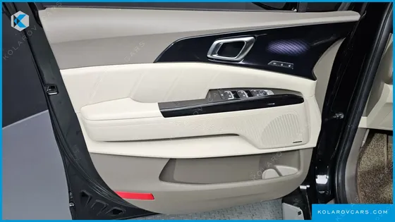 KIA CARNIVAL GASOLINE 4-SEATER HI-LIMOUSINE