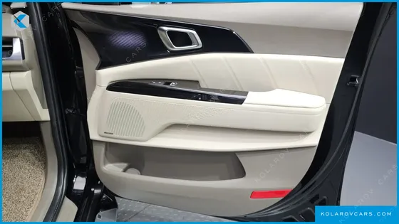 KIA CARNIVAL GASOLINE 4-SEATER HI-LIMOUSINE