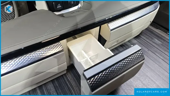 KIA CARNIVAL GASOLINE 4-SEATER HI-LIMOUSINE