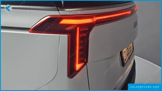 KIA CARNIVAL DIESEL 7-SEATER SIGNATURE