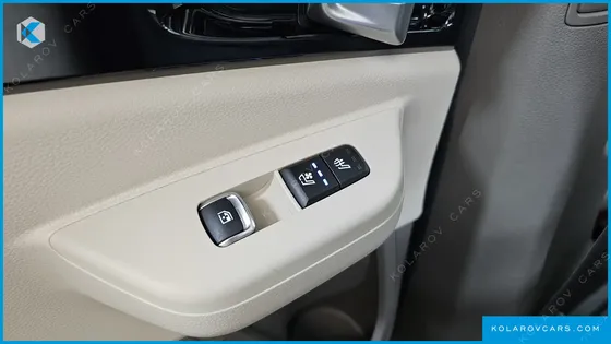 KIA CARNIVAL GASOLINE 9-SEATER HI LIMOUSINE
