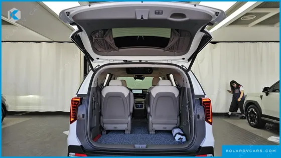 KIA CARNIVAL GASOLINE 9-SEATER HI LIMOUSINE