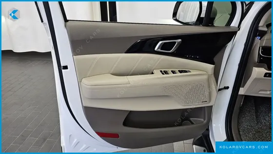 KIA CARNIVAL GASOLINE 9-SEATER HI LIMOUSINE