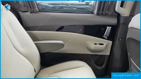 KIA CARNIVAL GASOLINE 9-SEATER HI LIMOUSINE