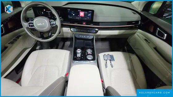 KIA CARNIVAL GASOLINE 7-SEATER GRAVITY
