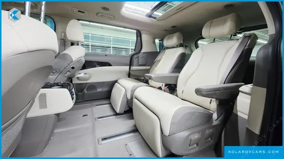 KIA CARNIVAL GASOLINE 7-SEATER GRAVITY