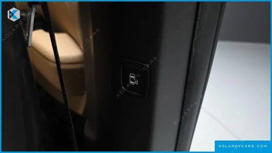 KIA CARNIVAL GASOLINE 7-SEATER SIGNATURE