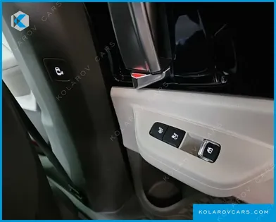 KIA CARNIVAL HEV 9-SEATER HI-LIMOUSINE
