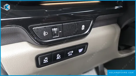 KIA CARNIVAL DIESEL 9-SEATER GRAVITY