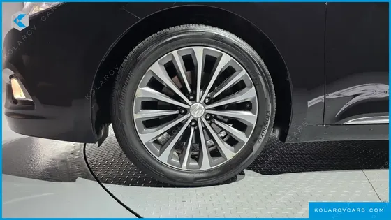 HYUNDAI GRANDEUR HG240 MODERN