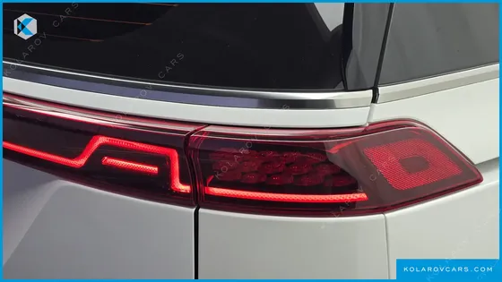 KIA CARNIVAL GASOLINE 7-SEATER SIGNATURE
