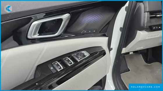 KIA CARNIVAL GASOLINE 7-SEATER SIGNATURE