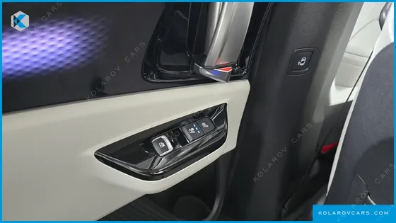 KIA CARNIVAL GASOLINE 7-SEATER SIGNATURE