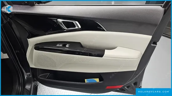 KIA CARNIVAL DIESEL 9-SEATER NOBLESSE