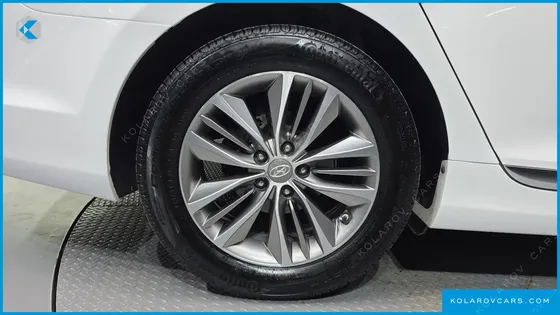 HYUNDAI GRANDEUR HG240 MODERN