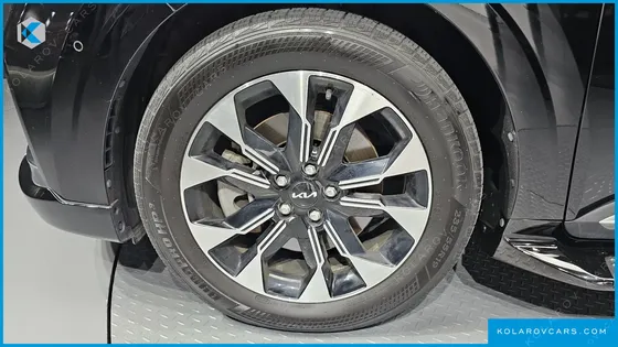 KIA CARNIVAL DIESEL 7-SEATER HI-LIMOUSINE