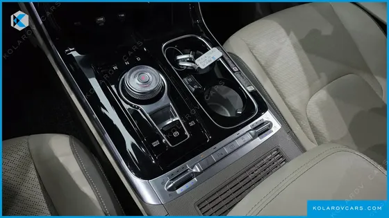 KIA CARNIVAL DIESEL 7-SEATER HI-LIMOUSINE