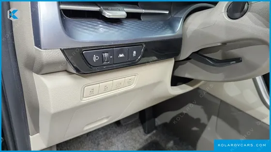 KIA CARNIVAL DIESEL 7-SEATER HI-LIMOUSINE