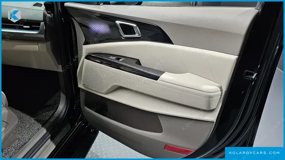 KIA CARNIVAL DIESEL 7-SEATER HI-LIMOUSINE