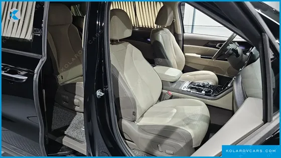 KIA CARNIVAL DIESEL 7-SEATER HI-LIMOUSINE