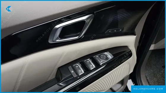 KIA CARNIVAL DIESEL 7-SEATER HI-LIMOUSINE