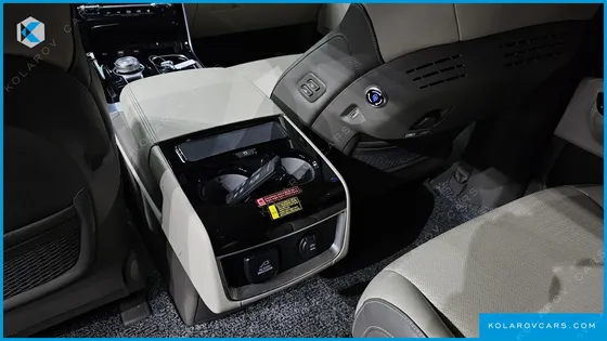 KIA CARNIVAL DIESEL 7-SEATER HI-LIMOUSINE