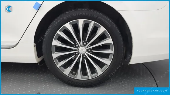HYUNDAI GRANDEUR HG240 MODERN