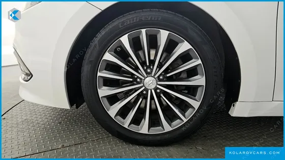 HYUNDAI GRANDEUR HG240 MODERN