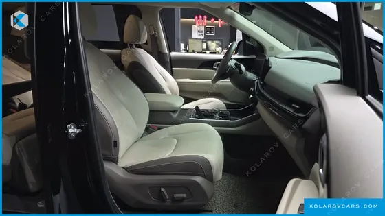 KIA CARNIVAL GASOLINE 7-SEATER HI LIMOUSINE