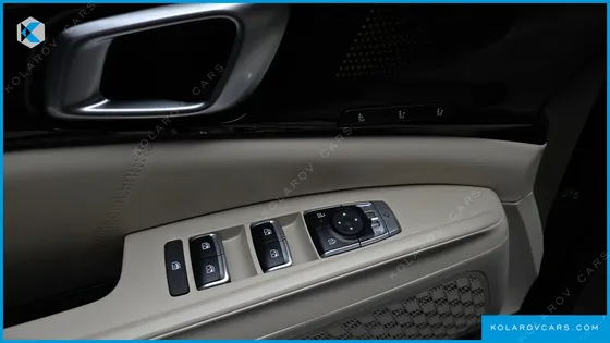 KIA CARNIVAL GASOLINE 7-SEATER HI LIMOUSINE