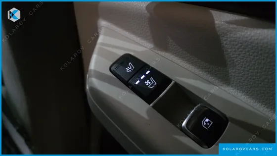 KIA CARNIVAL GASOLINE 7-SEATER HI LIMOUSINE