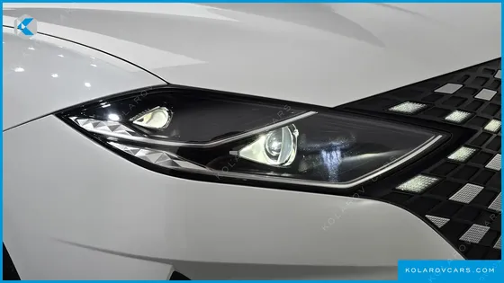HYUNDAI GRANDEUR LE BLANC