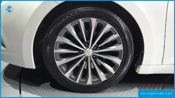 HYUNDAI GRANDEUR HG240 MODERN