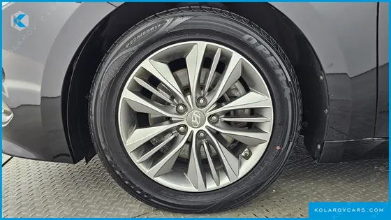 HYUNDAI GRANDEUR HG240 MODERN