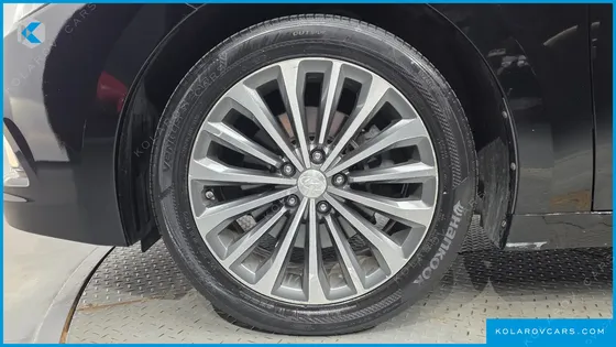 HYUNDAI GRANDEUR HG240 MODERN