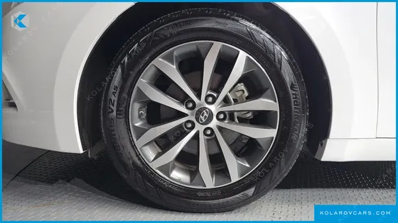 HYUNDAI GRANDEUR HG240 LUXURY