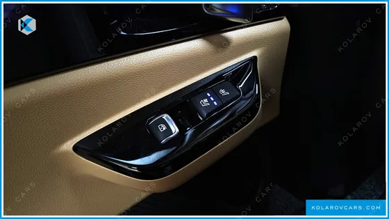 KIA CARNIVAL GASOLINE 7-SEATER SIGNATURE