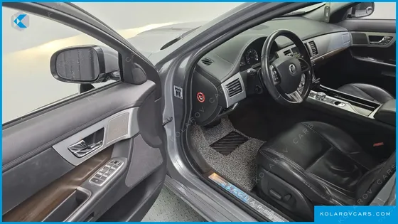 JAGUAR XF 2.0 LUXURY