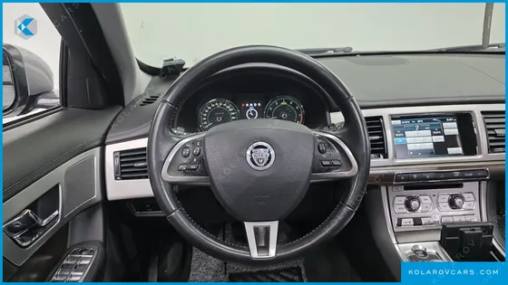 JAGUAR XF 2.0 LUXURY