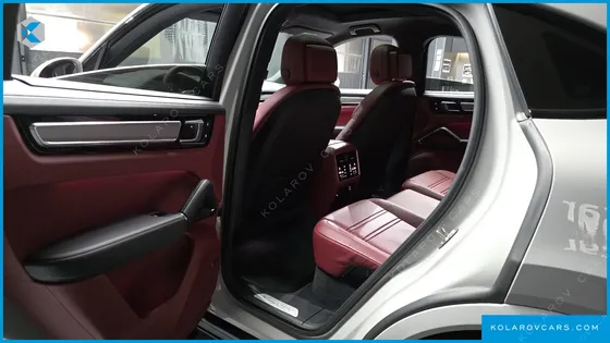 PORSCHE CAYENNE 3.0 COUPE PLATINUM EDITION