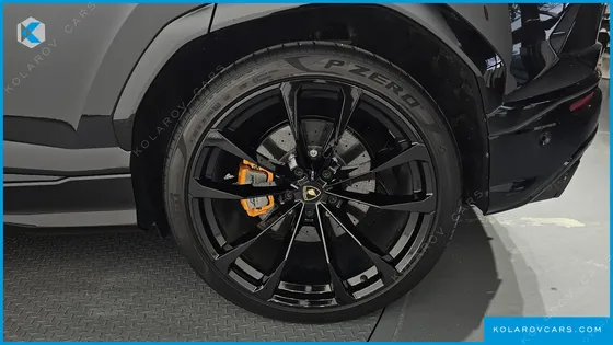 LAMBORGHINI URUS 4.0 V8