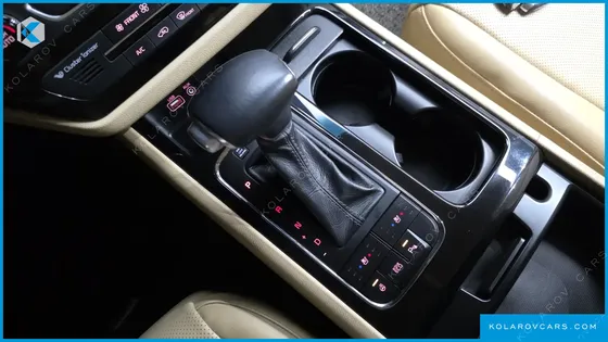 KIA CARNIVAL 9-SEATER PRESTIGE