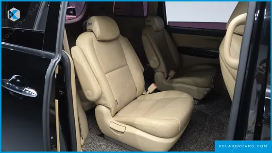 KIA CARNIVAL 9-SEATER PRESTIGE