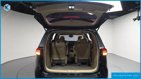 KIA CARNIVAL 9-SEATER PRESTIGE