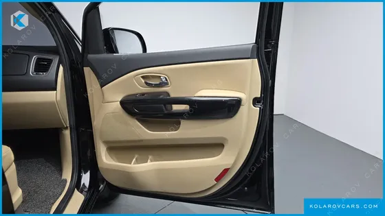 KIA CARNIVAL 9-SEATER PRESTIGE