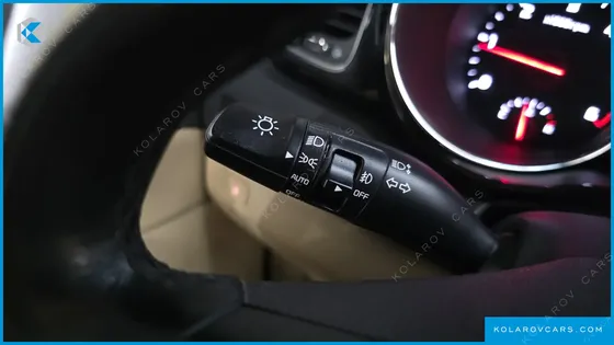 KIA CARNIVAL 9-SEATER PRESTIGE
